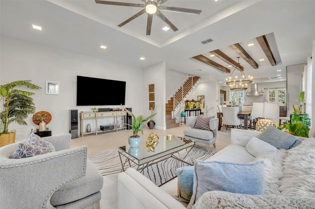 Photo of 622 E Central Boulevard, Orlando, FL 32801 (MLS # O6330909)