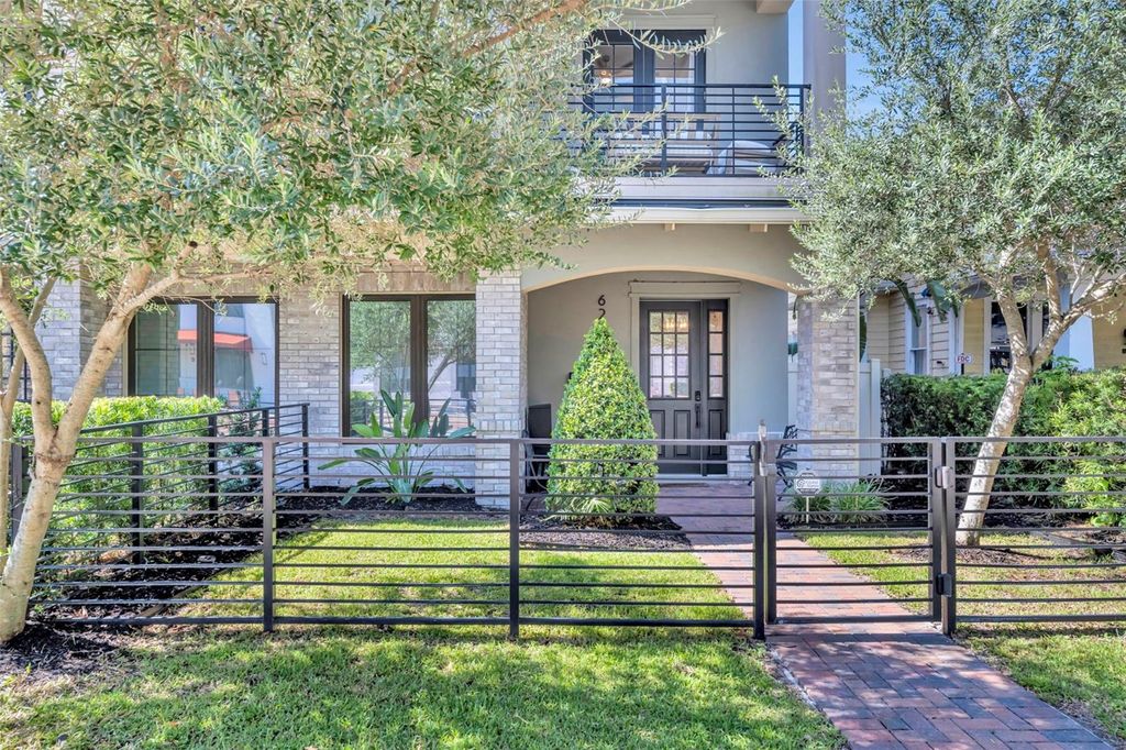 Photo of 622 E Central Boulevard, Orlando, FL 32801 (MLS # O6330909)