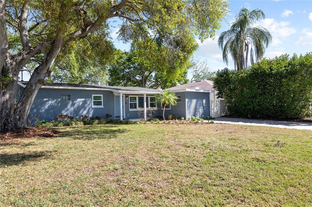 Photo of 4105 W Fair Oaks Avenue, Tampa, FL 33611 (MLS # TB8459634)