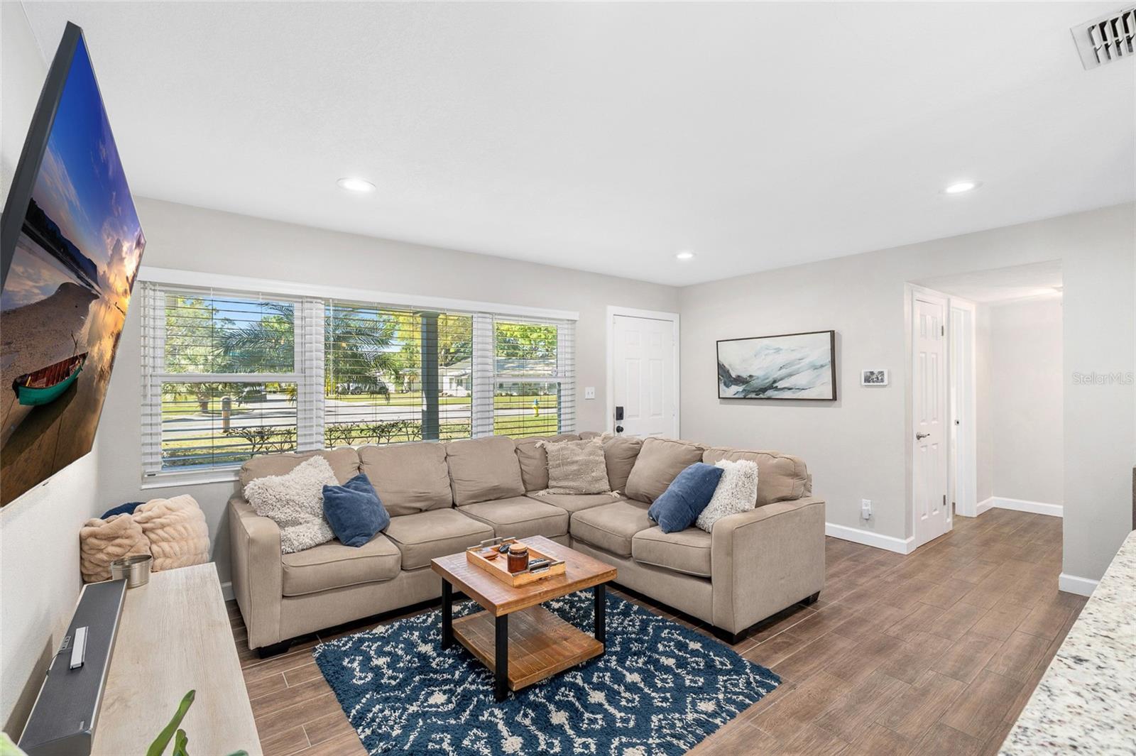 4105 W FAIR OAKS AVENUE