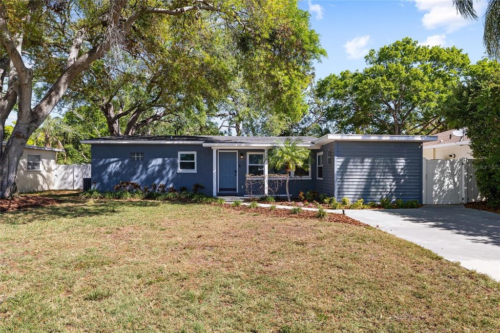 Photo of 4105 W Fair Oaks Avenue, Tampa, FL 33611 (MLS # TB8459634)
