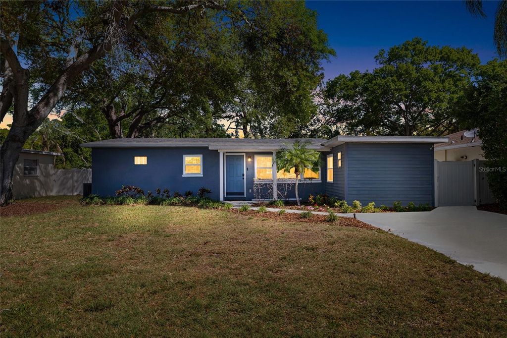 Photo of 4105 W Fair Oaks Avenue, Tampa, FL 33611 (MLS # TB8459634)