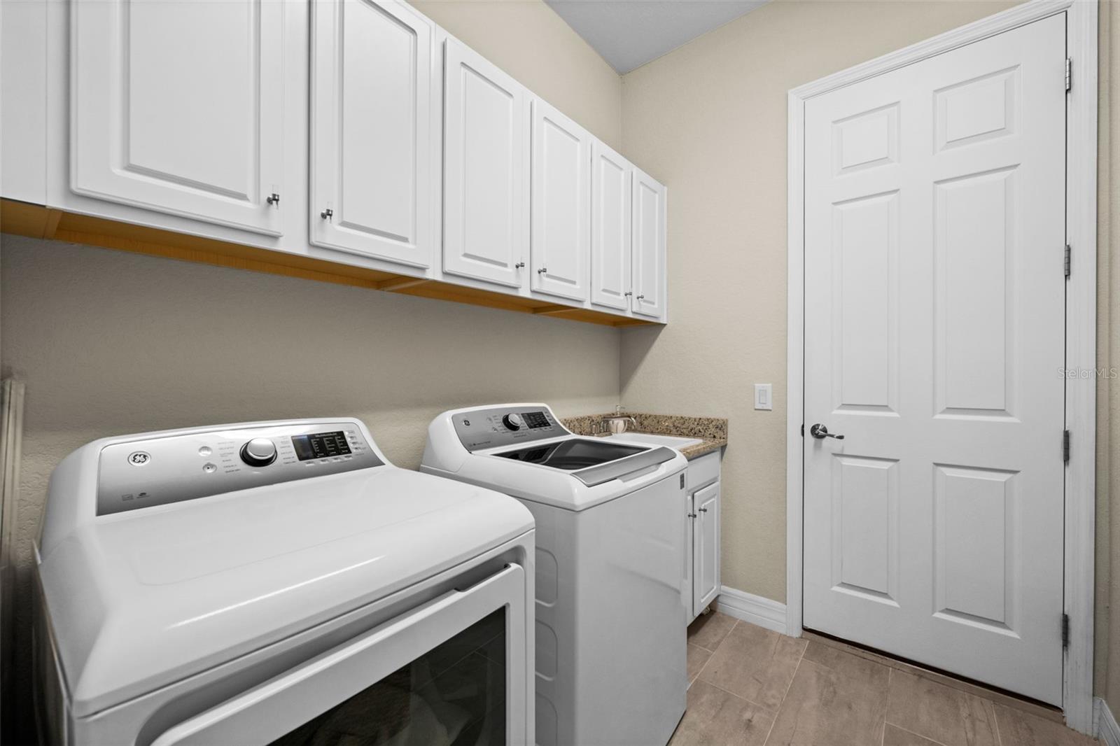 HARBOR WEST - Residential