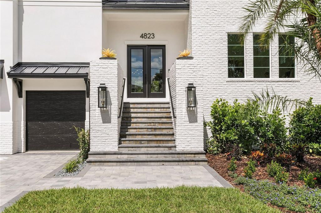 Photo of 4823 W San Jose Street, Tampa, FL 33629 (MLS # TB8435828)