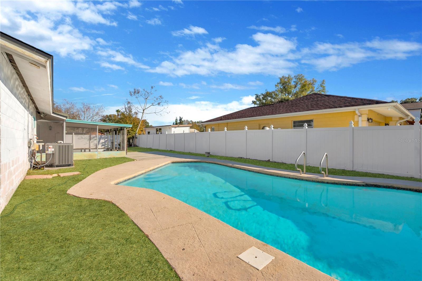 FOUR WINDS ESTATES UNIT 3 - Residential