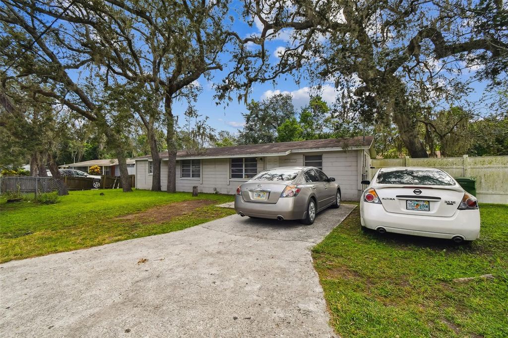 Photo of 10101 N 11th Street, Tampa, FL 33612 (MLS # TB8427304)