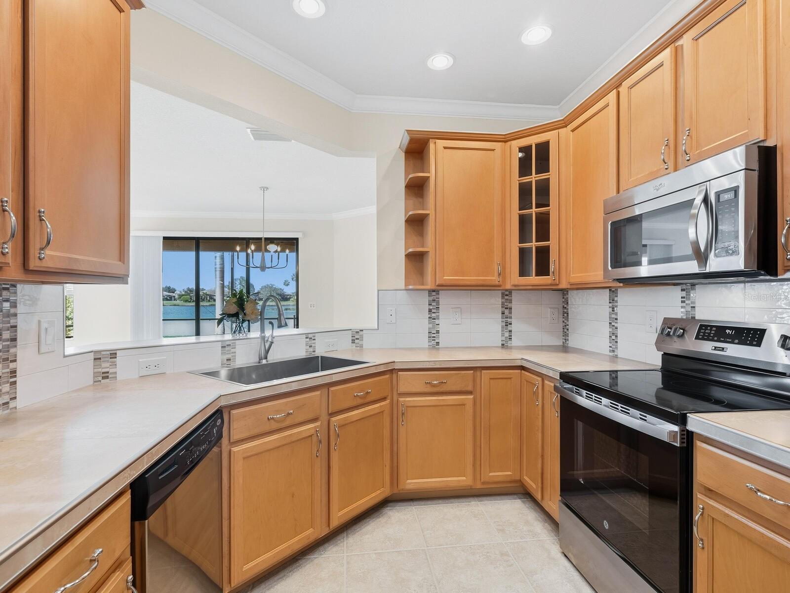 VENETIAN FALLS PH 3 - Residential