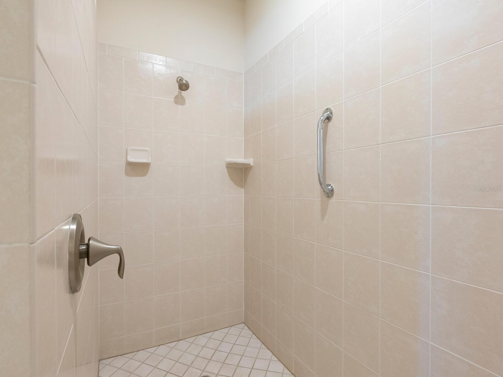 VENETIAN FALLS PH 3 - Residential