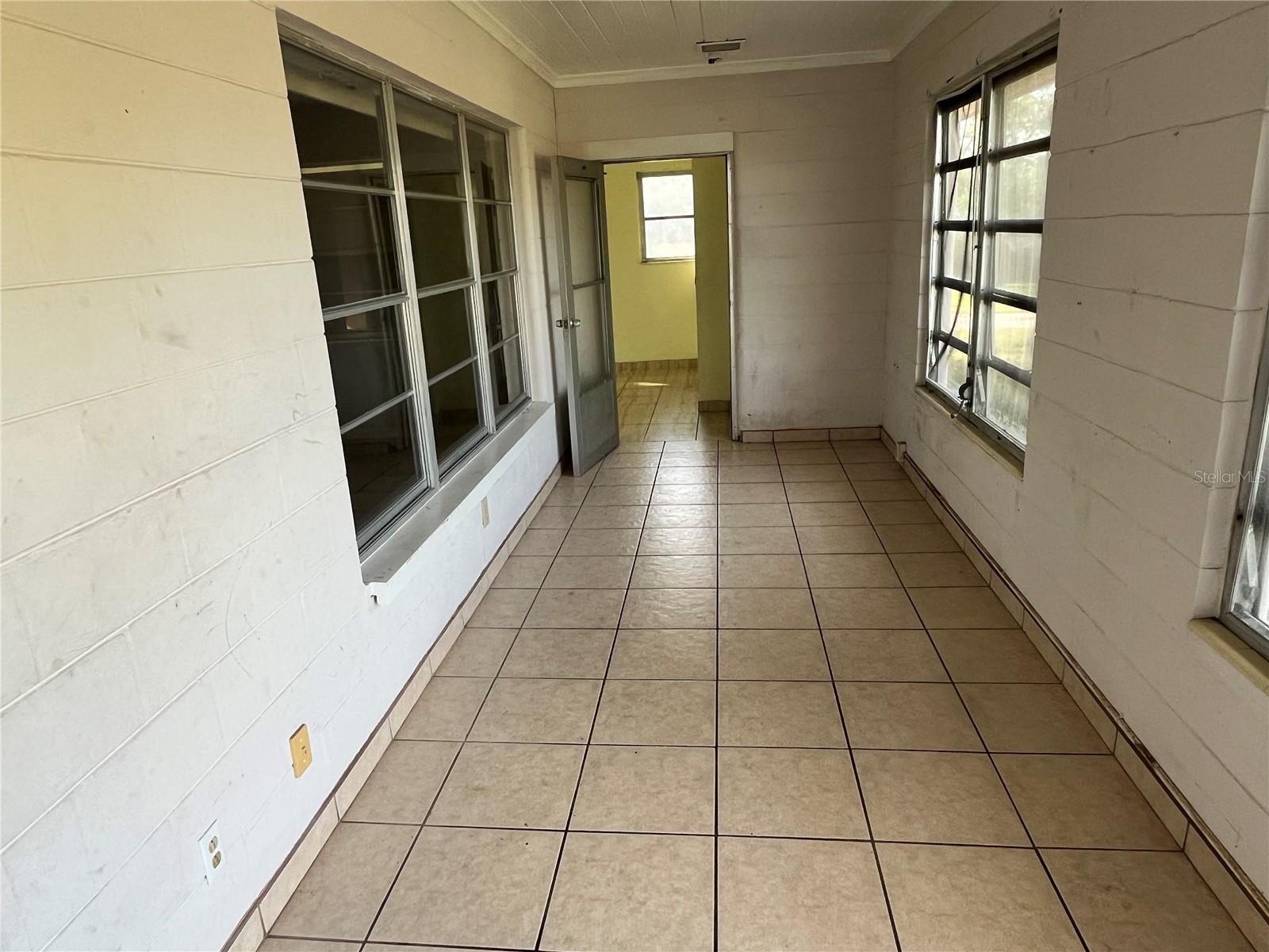 AVON PARK LAKES - Residential Lease