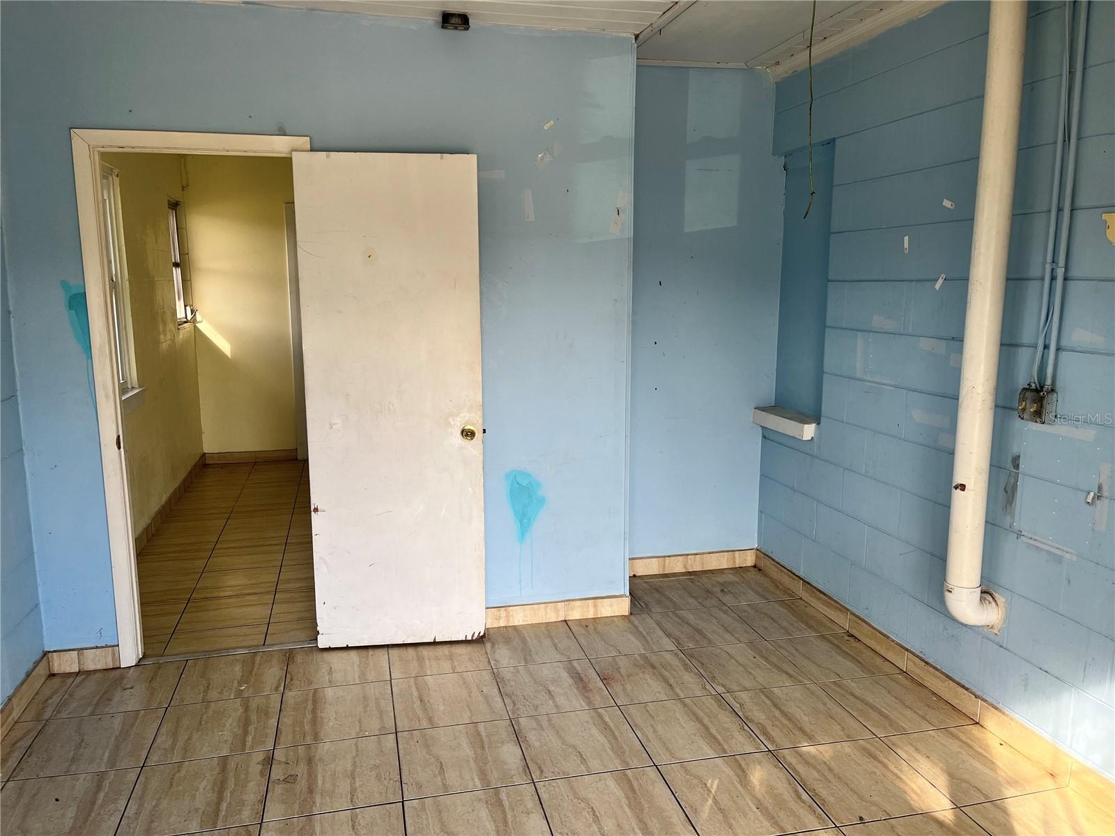 AVON PARK LAKES - Residential Lease