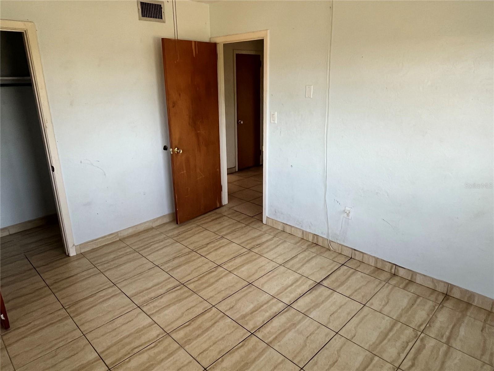 AVON PARK LAKES - Residential Lease