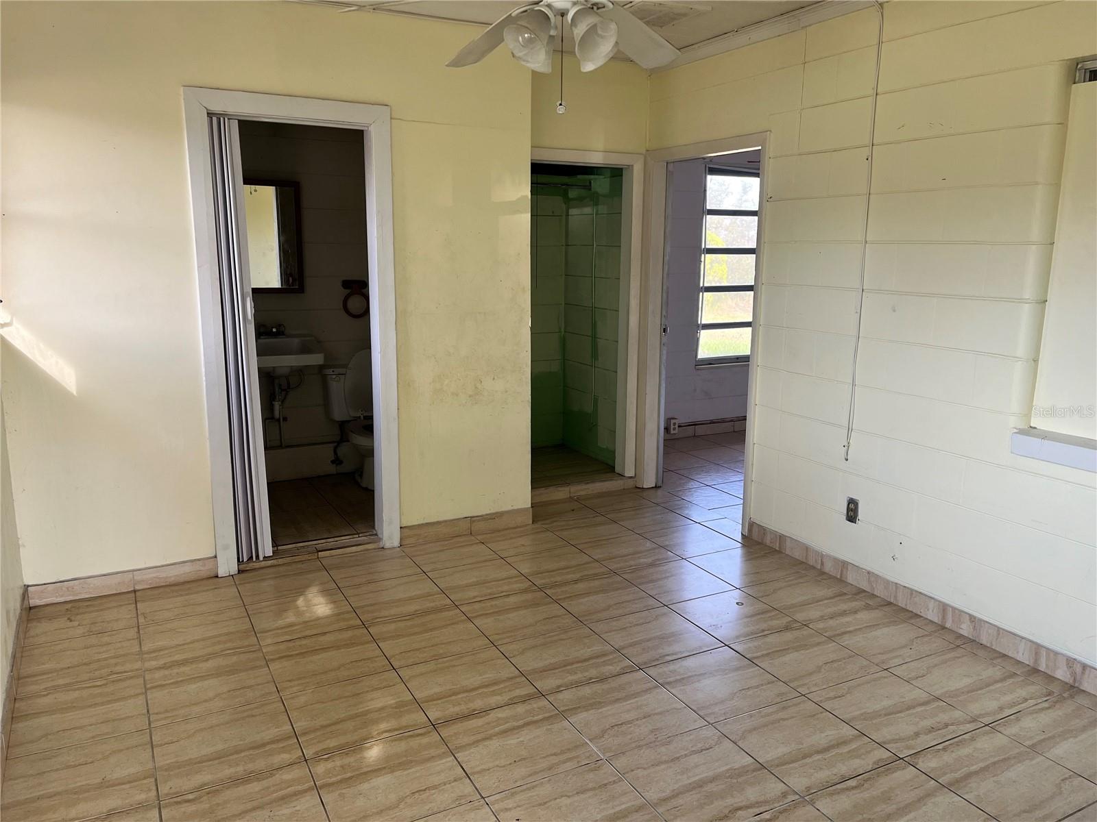 AVON PARK LAKES - Residential Lease