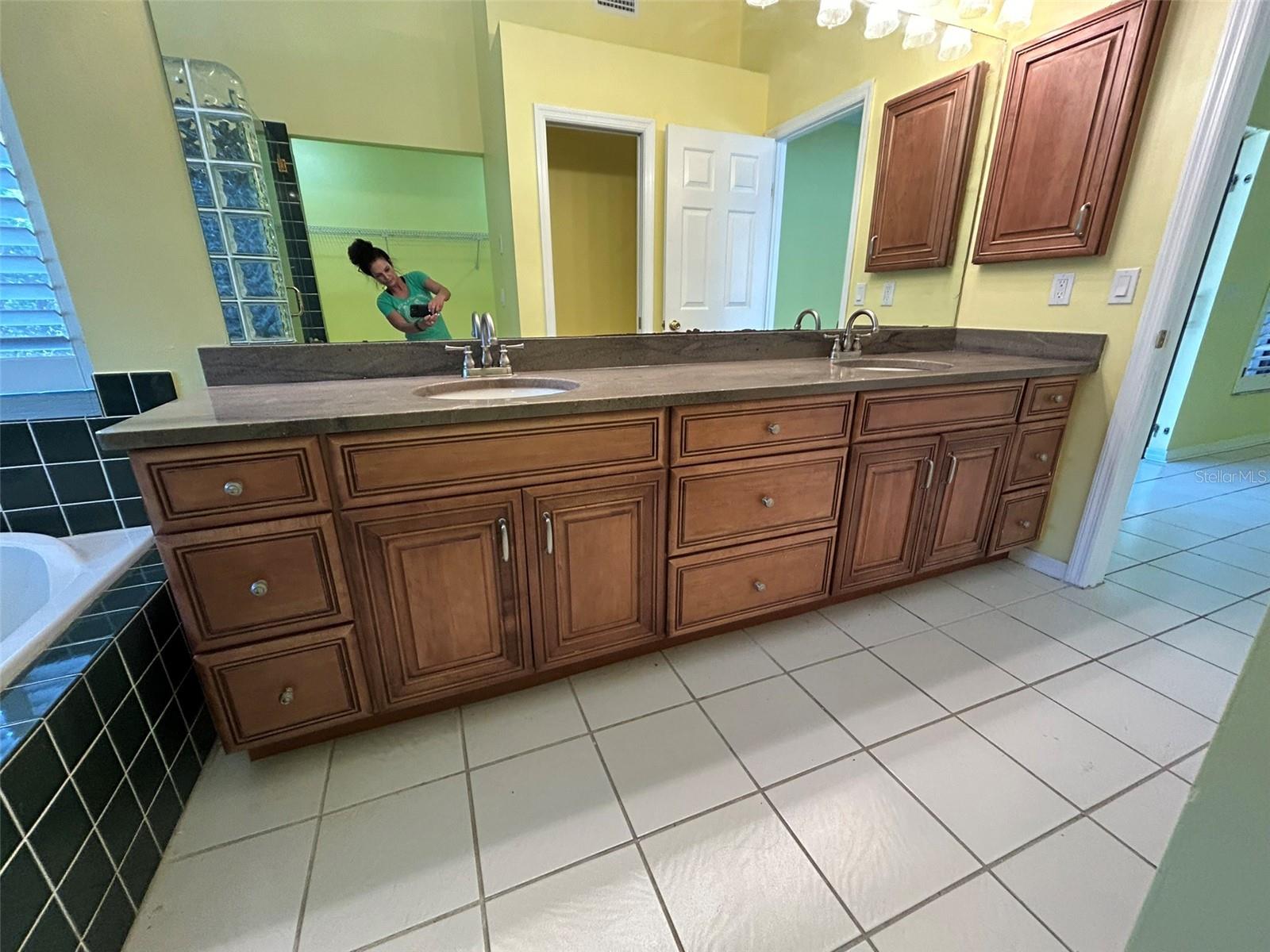 TAMPA PALMS UNIT IA A REP O - Residential
