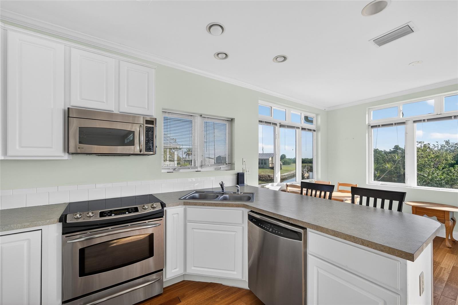 RIVIERA LAGOONS - Residential