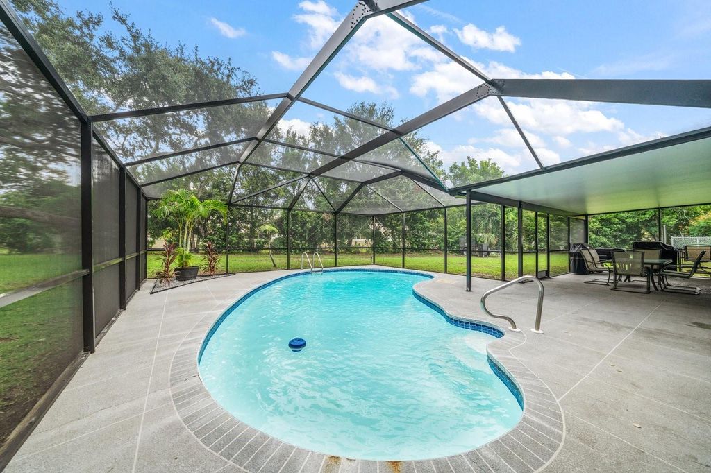 Photo of 1600 Dale Circle W, Dunedin, FL 34698 (MLS # TB8426475)