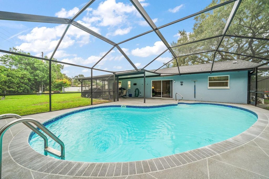 Photo of 1600 Dale Circle W, Dunedin, FL 34698 (MLS # TB8426475)