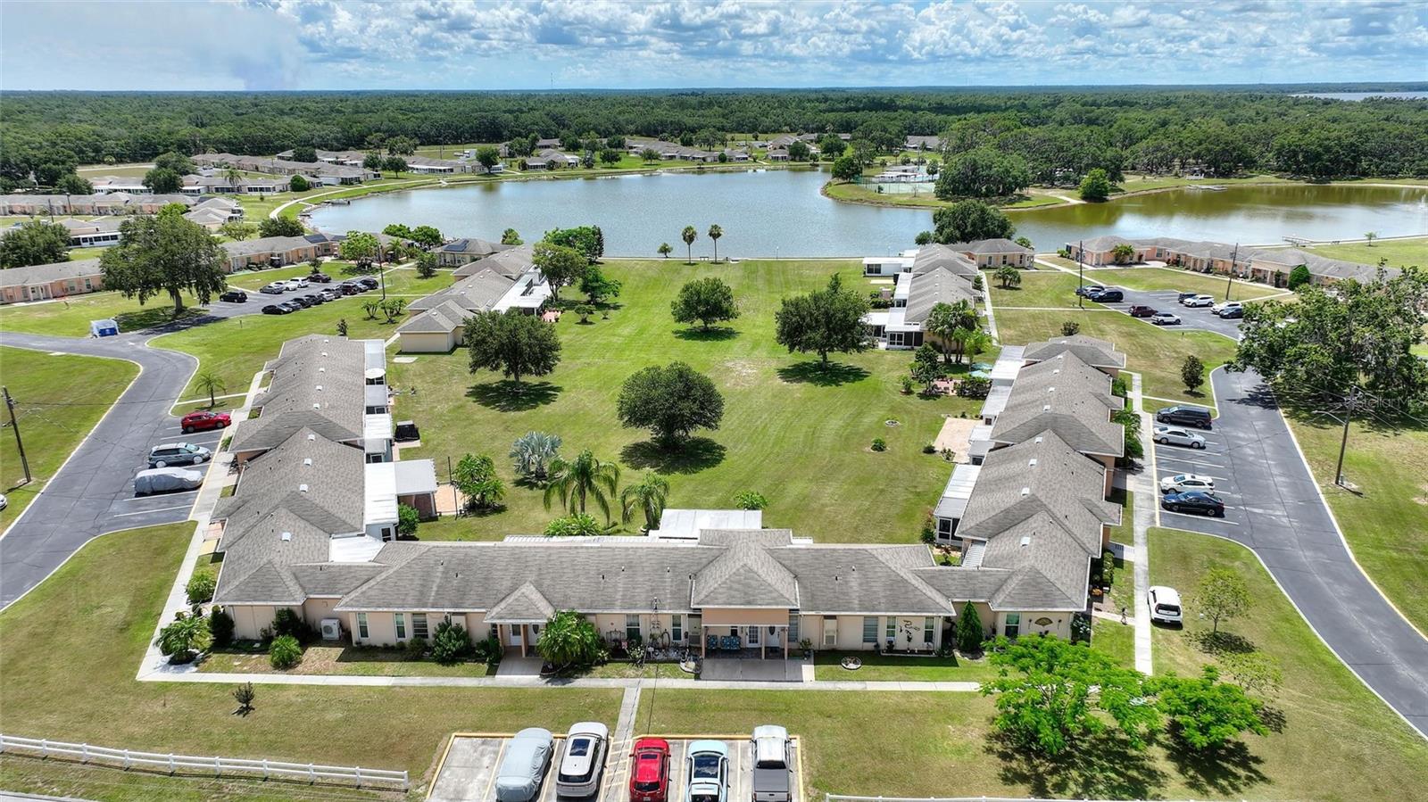 LAKESHORE CLUB - Residential