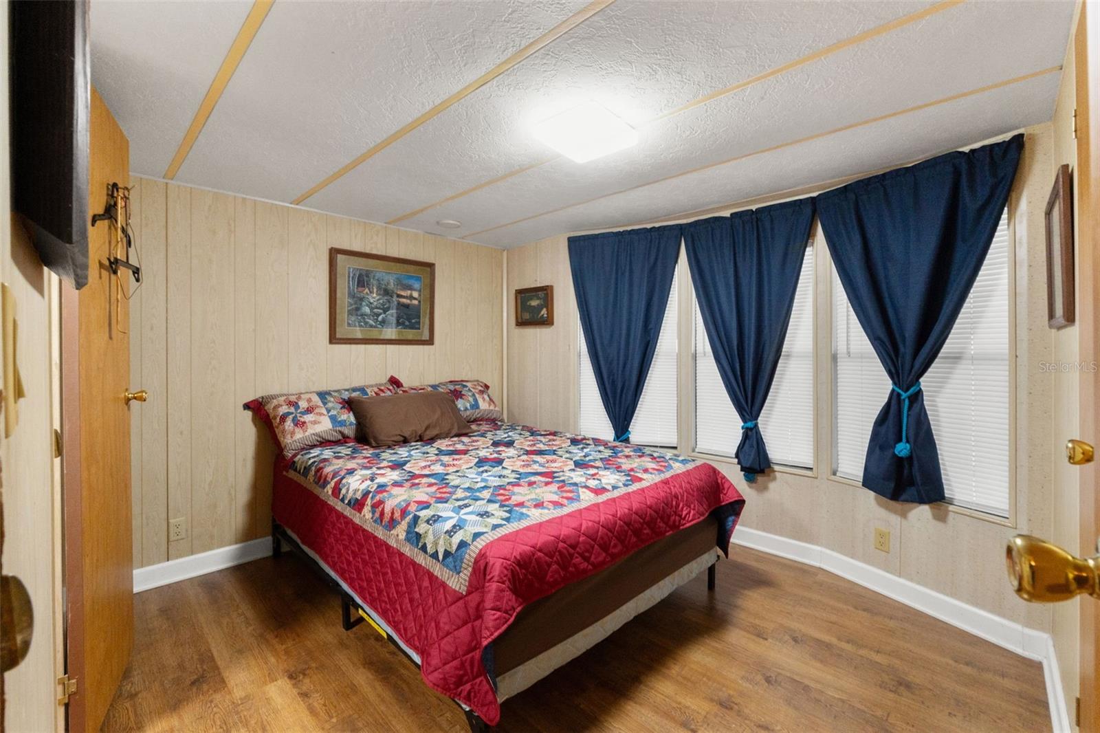 RIVER RETREATS - Residential