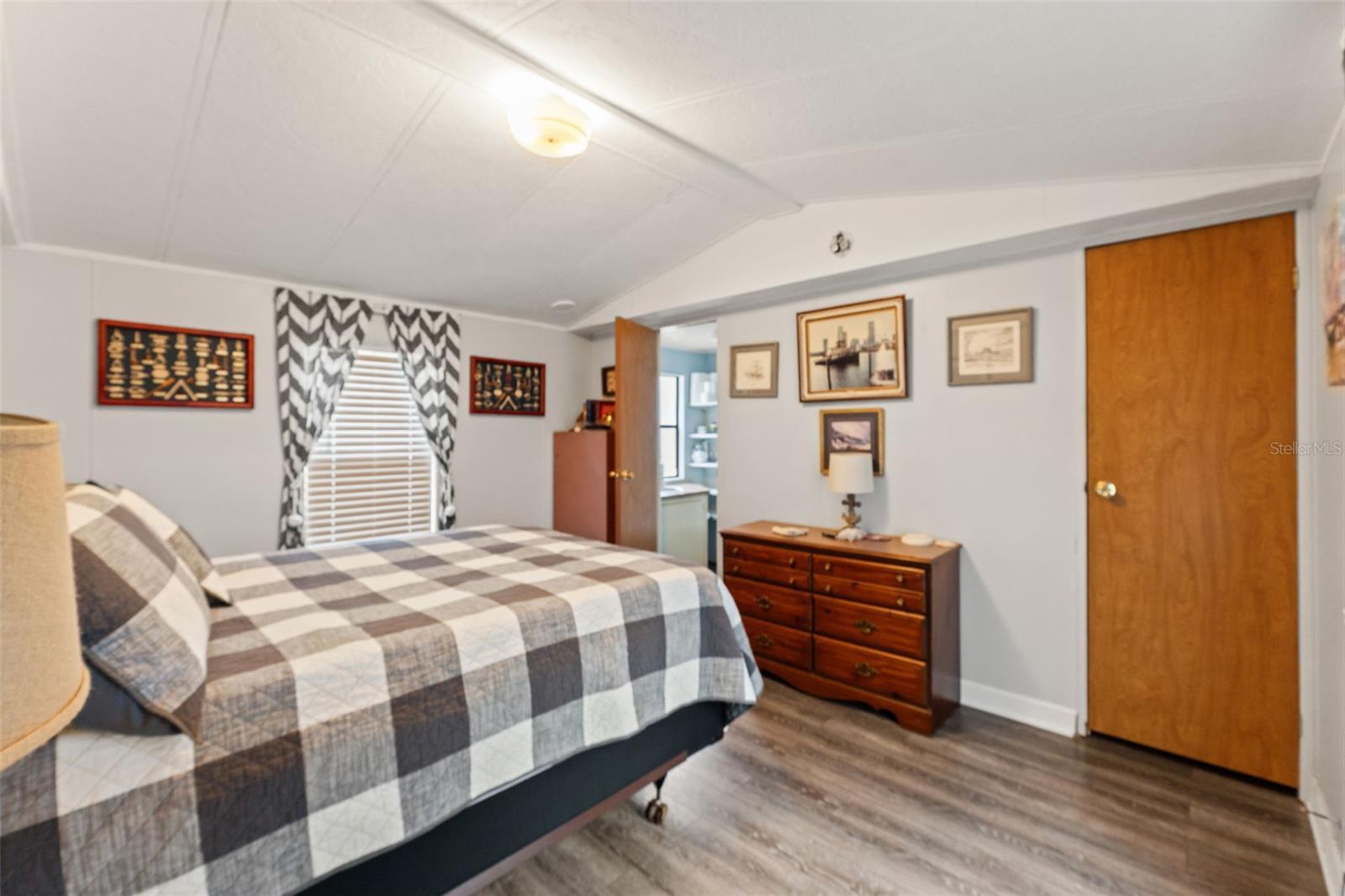 RIVER RETREATS - Residential