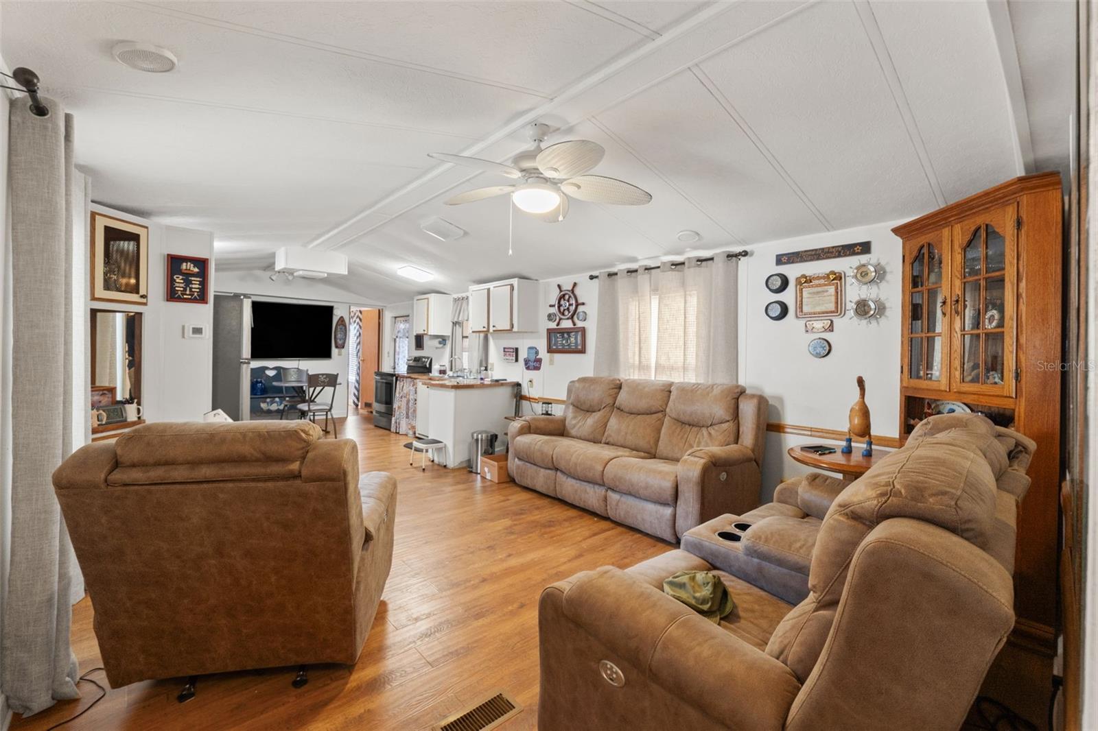 RIVER RETREATS - Residential