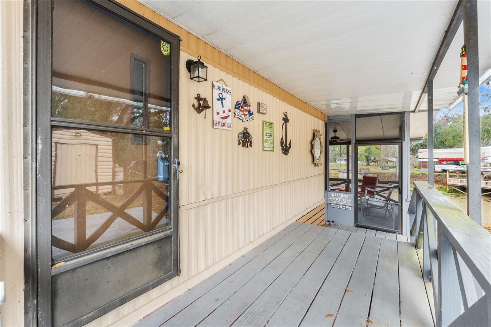 RIVER RETREATS - Residential