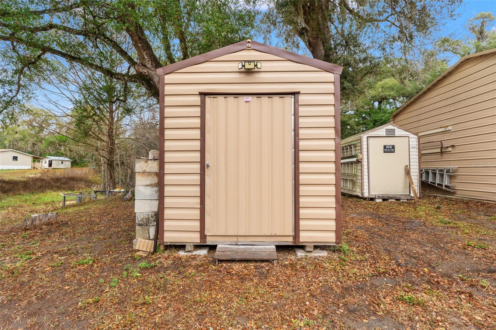 RIVER RETREATS - Residential