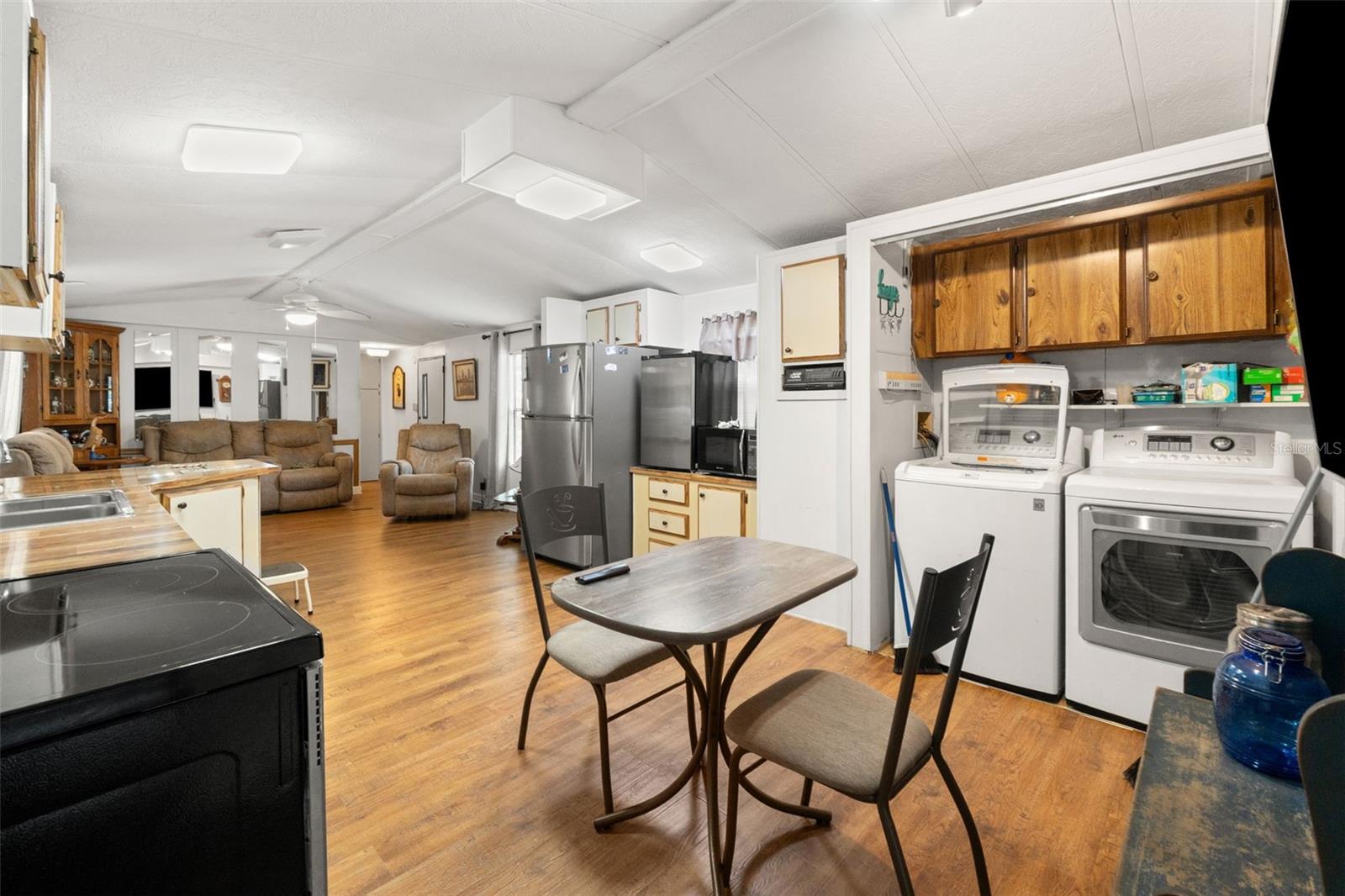 RIVER RETREATS - Residential