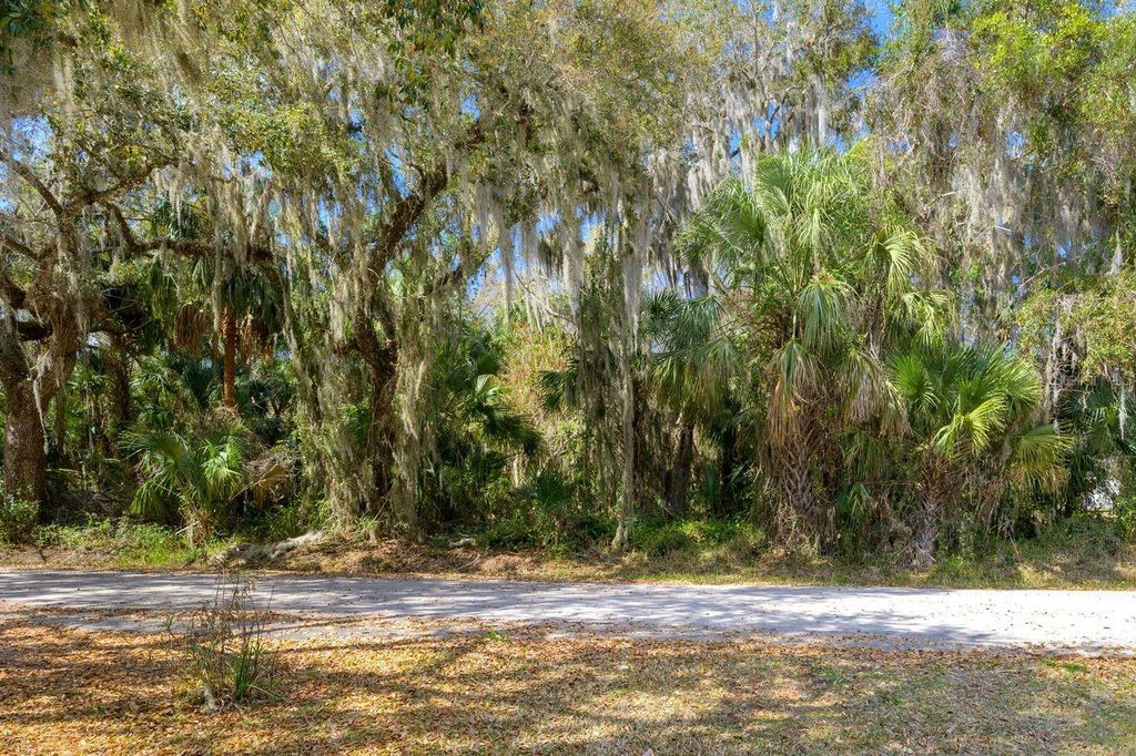 Photo of 0 W Beach Parkway, Lake Wales, FL 33898 (MLS # P4937980)