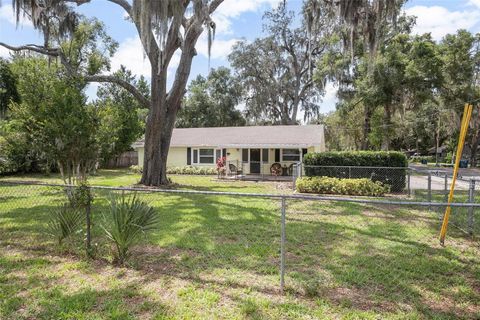 Photo of 1402 E Voorhis Avenue, Deland, FL 32724 (MLS # V4943013)