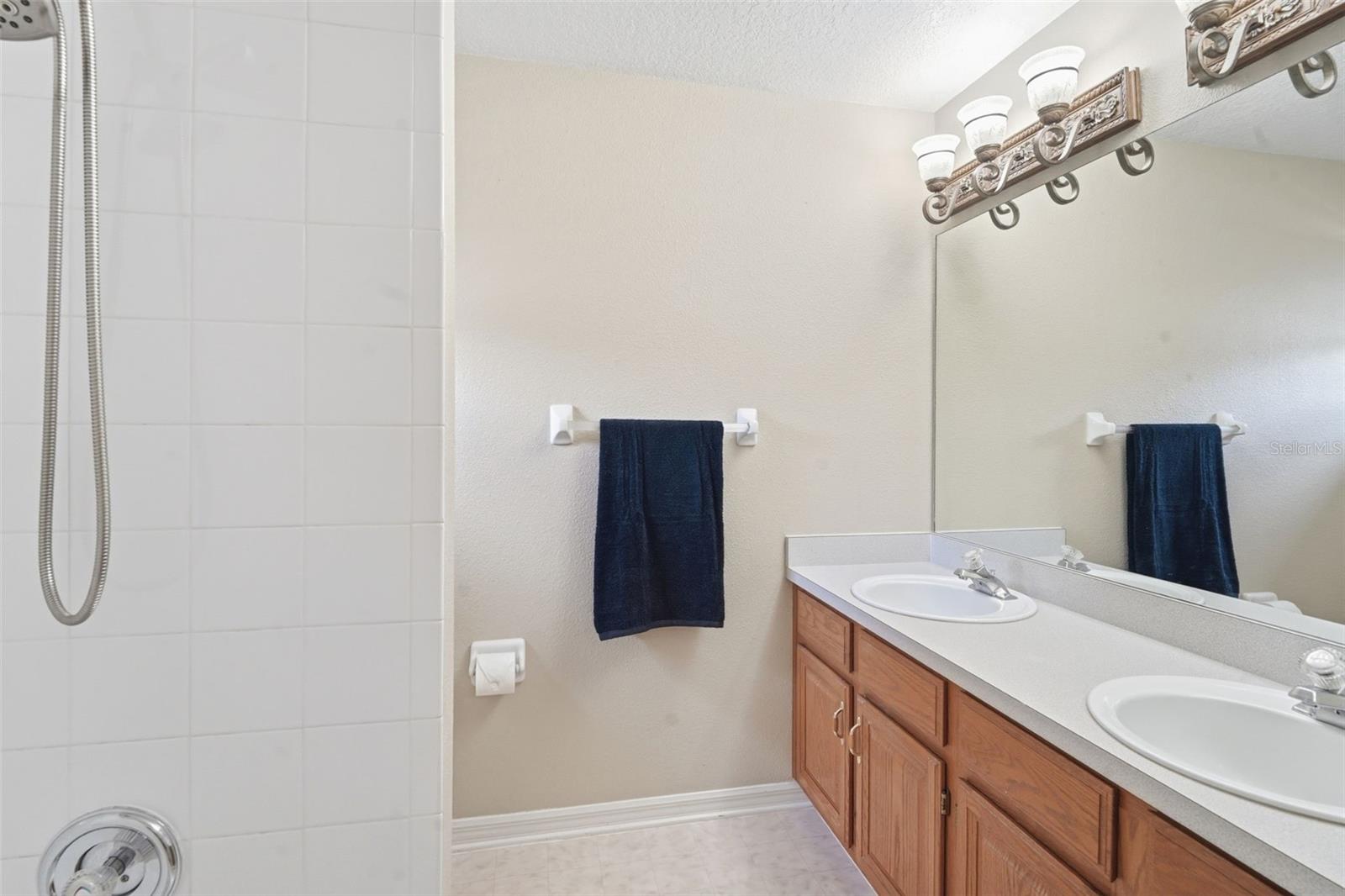 WINDSOR PLACE PH 02 - Residential