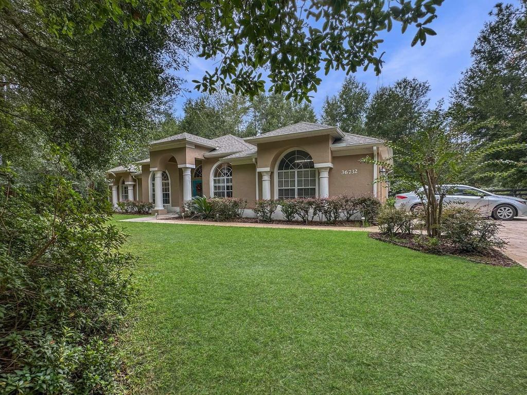 Photo of 36732 Nashua Boulevard, Sorrento, FL 32776 (MLS # TB8434891)