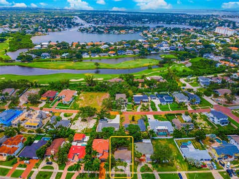 Photo of 910 Snell Isle Boulevard NE, St Petersburg, FL 33704 (MLS # TB8529596)