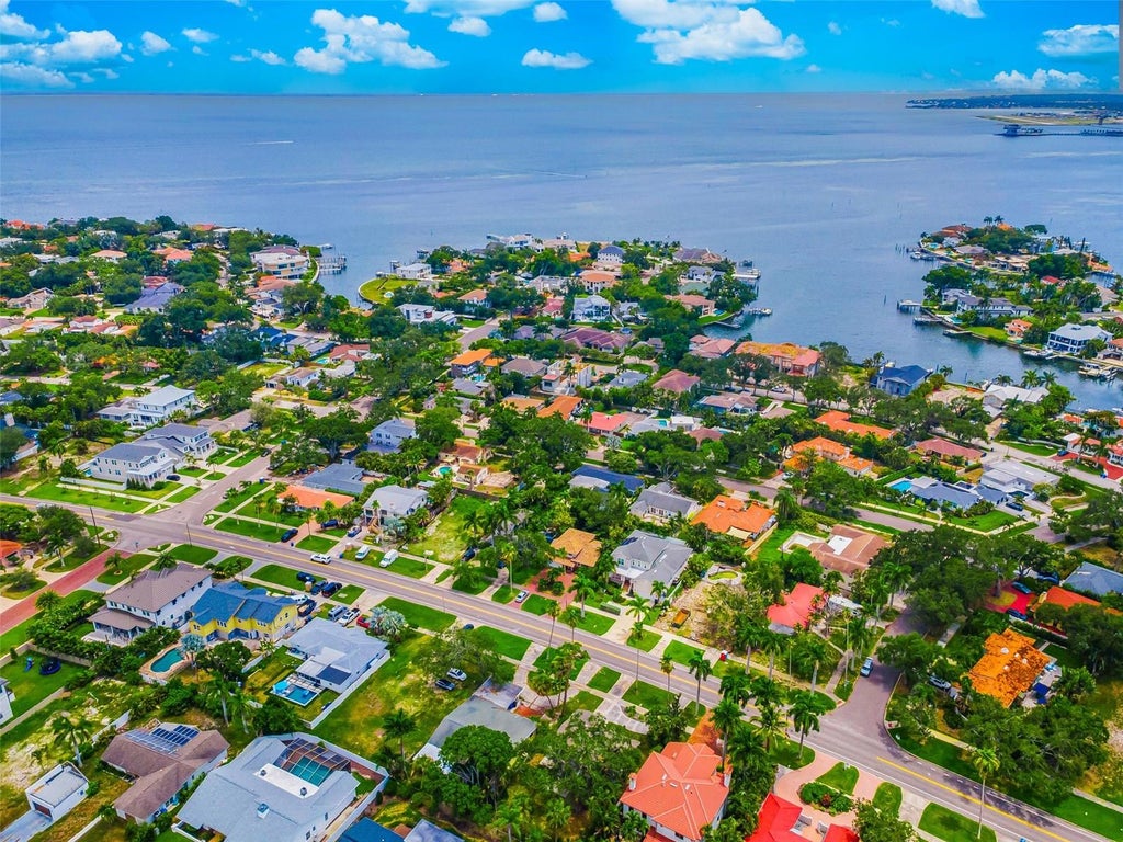 Photo of 910 Snell Isle Boulevard NE, St Petersburg, FL 33704 (MLS # TB8529596)