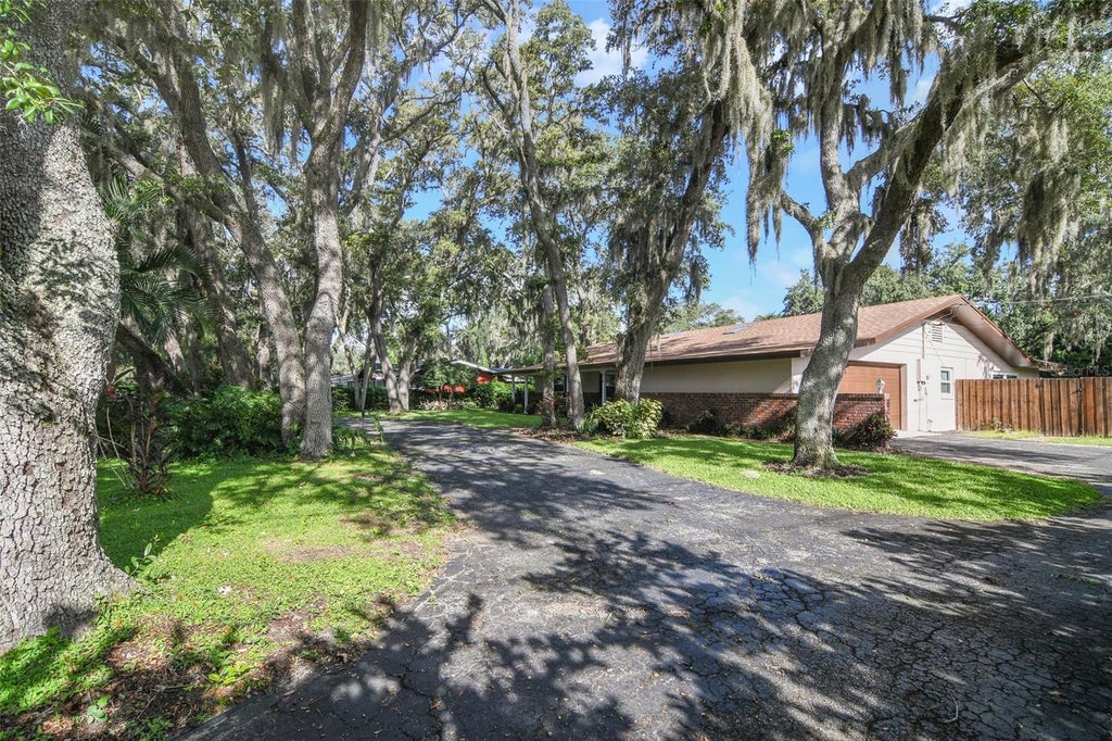Photo of 1501 Oranole Road, Maitland, FL 32751 (MLS # O6438242)