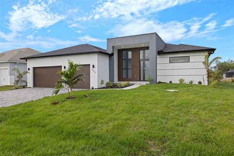 A home in PORT CHARLOTTE