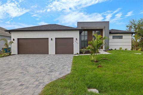 A home in PORT CHARLOTTE