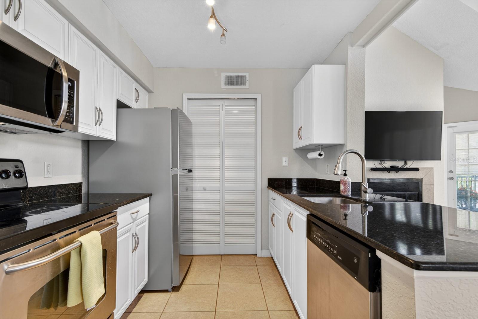 BENTLEY AT COBBS LANDING CONDO THE - Residential