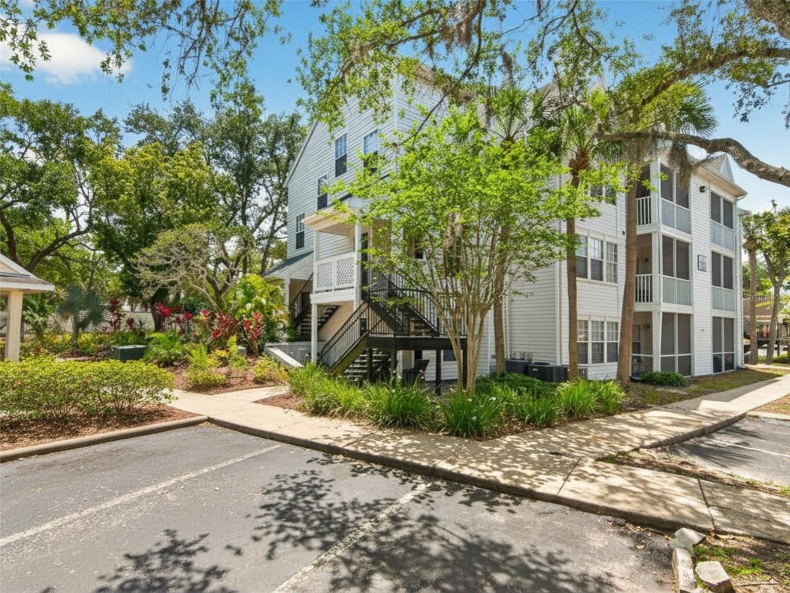 BENTLEY AT COBBS LANDING CONDO THE - Residential