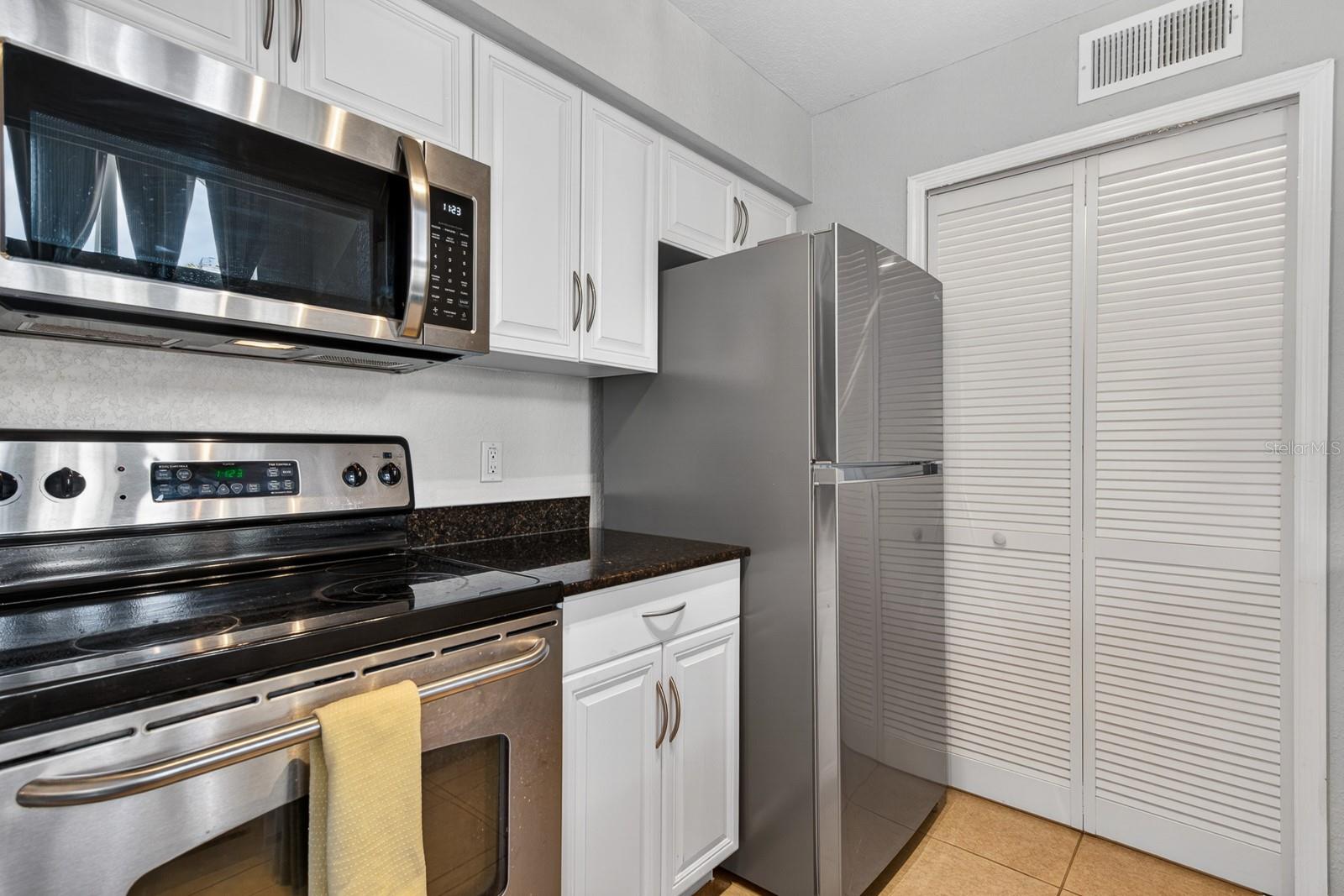 BENTLEY AT COBBS LANDING CONDO THE - Residential