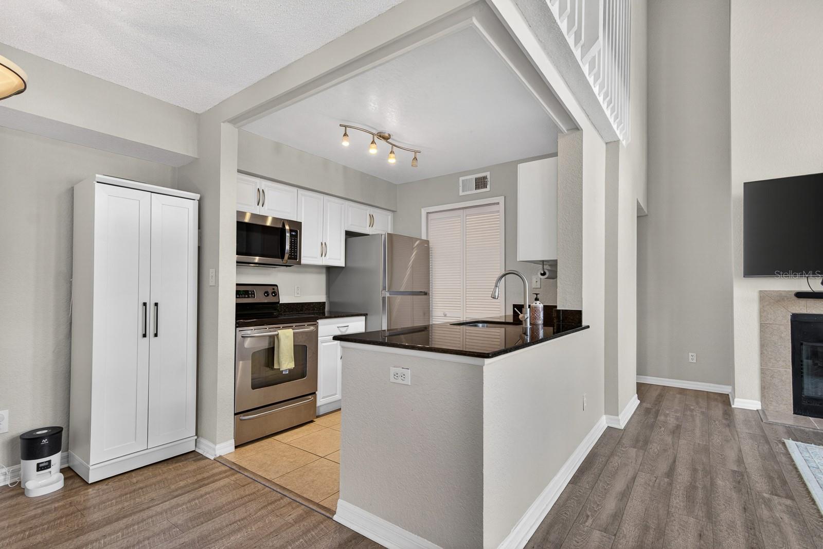 BENTLEY AT COBBS LANDING CONDO THE - Residential