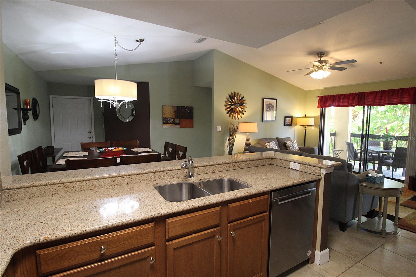 VINTAGE GRAND - Residential Lease