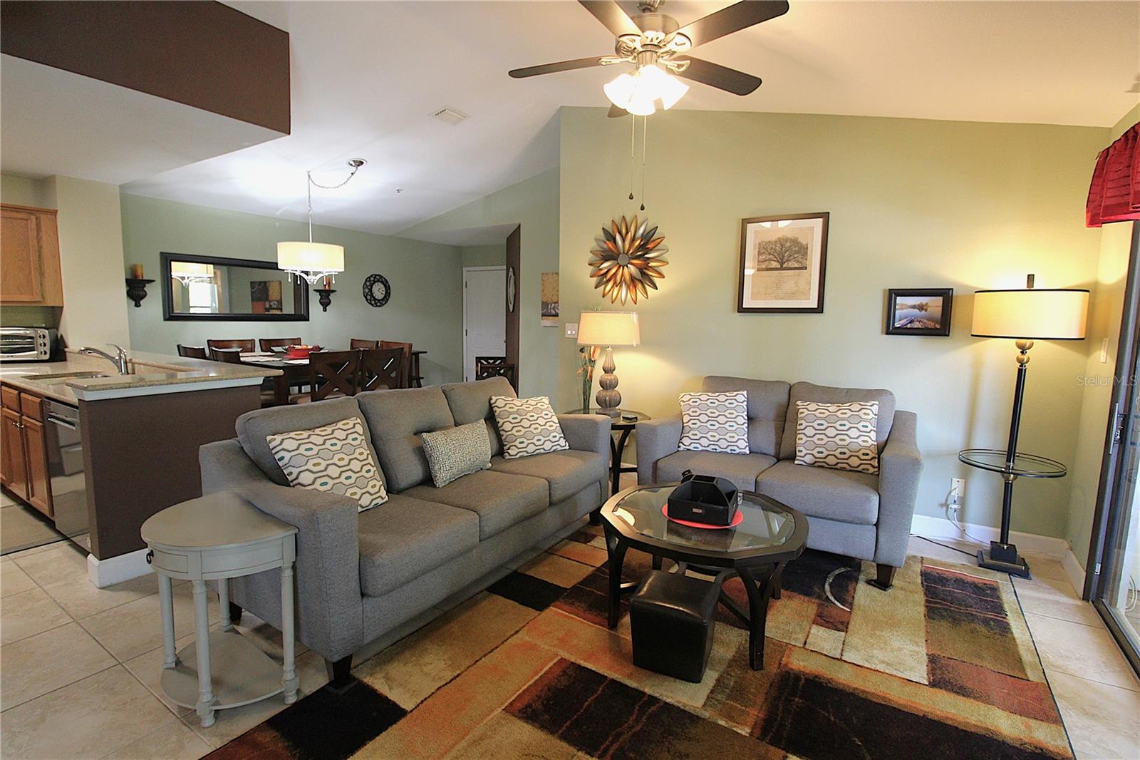 VINTAGE GRAND - Residential Lease