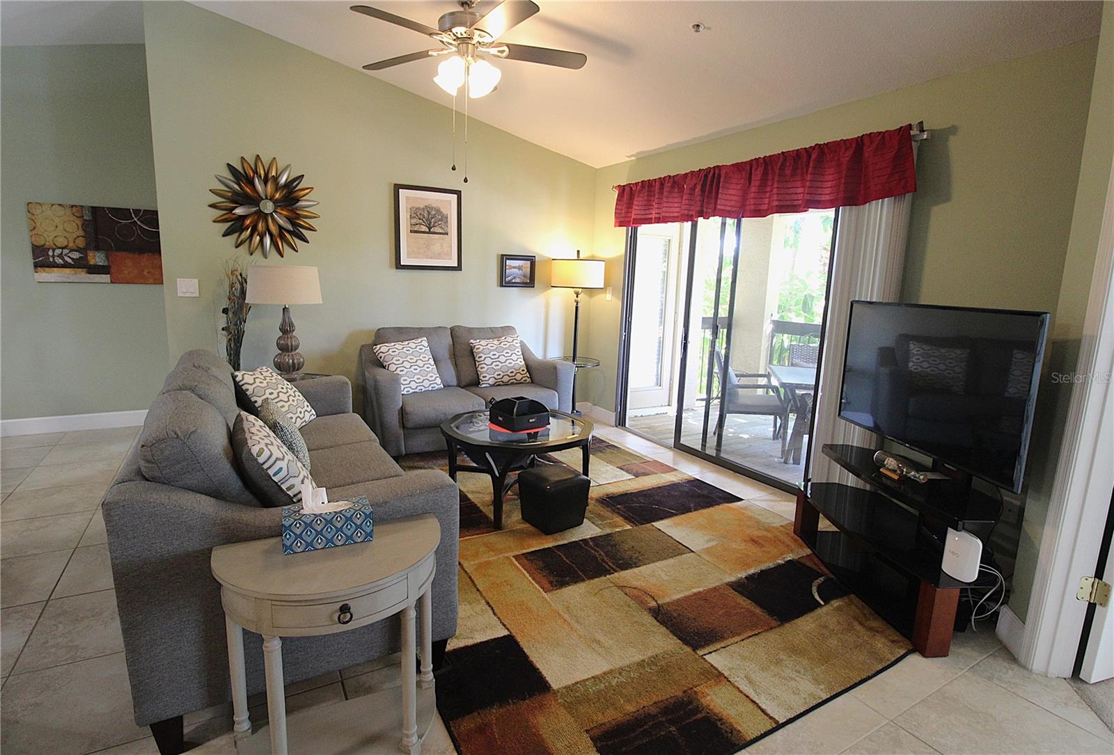 VINTAGE GRAND - Residential Lease