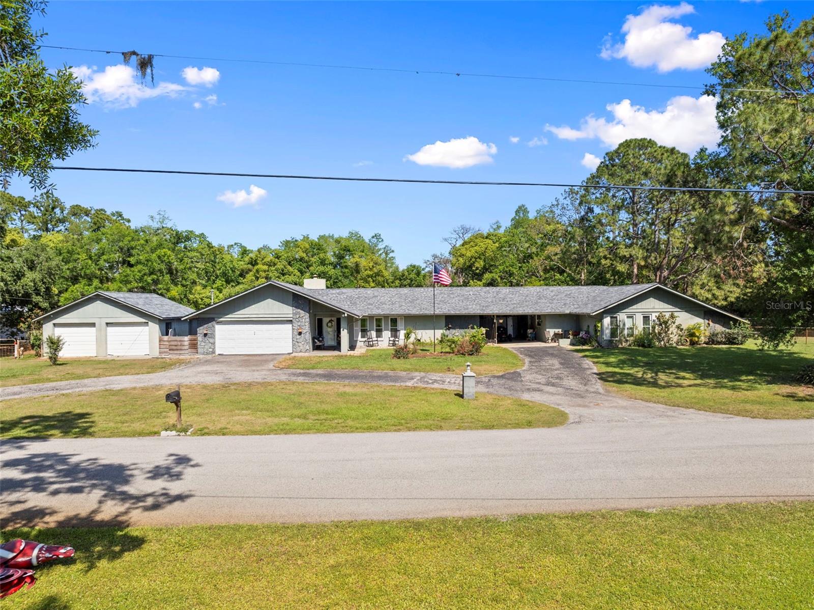 2400 COMMACK COURT