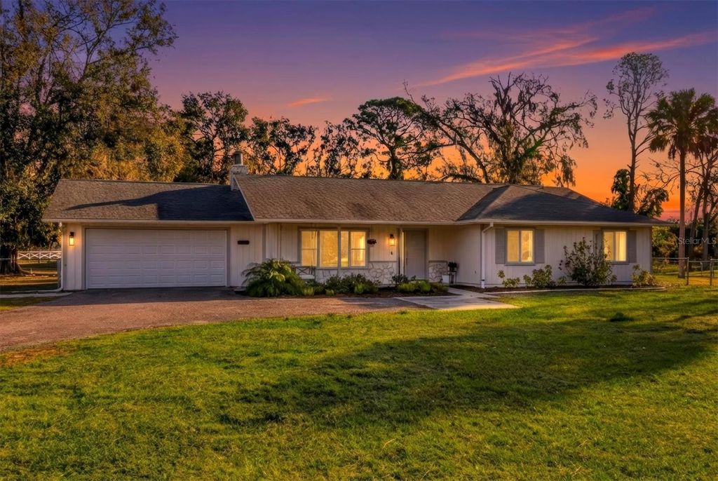 Photo of 6812 41st Avenue E, Bradenton, FL 34208 (MLS # A4678055)