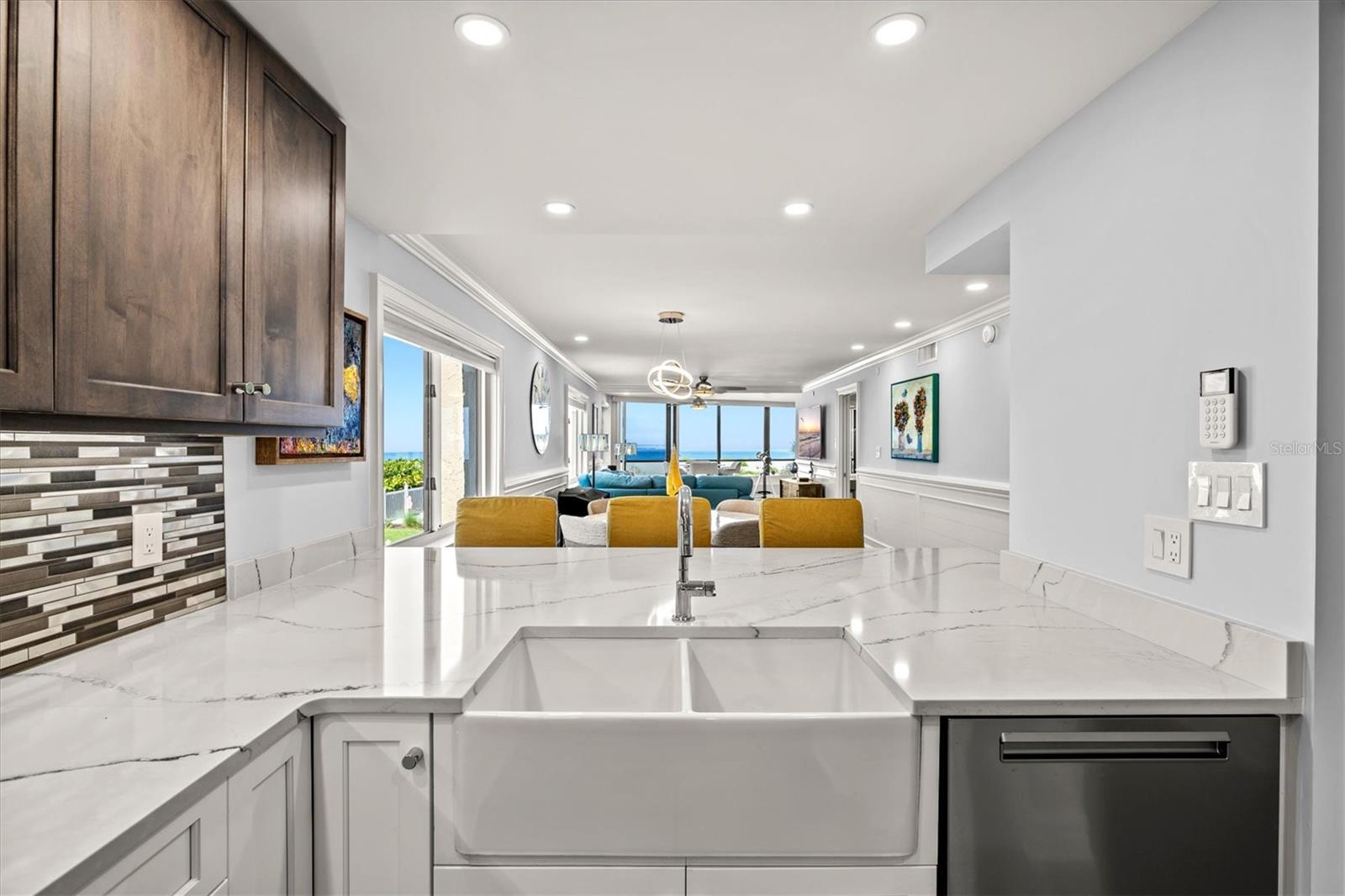 840 THE ESPLANADE N 101