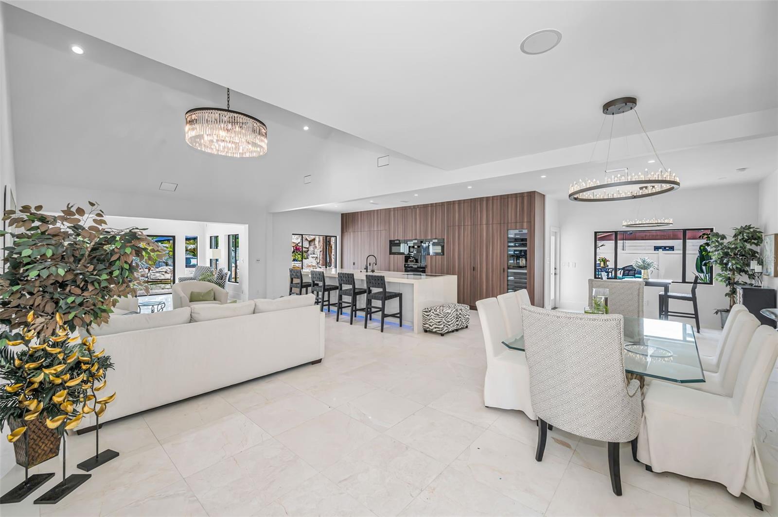 LAKESIDE TERRACE - Residential