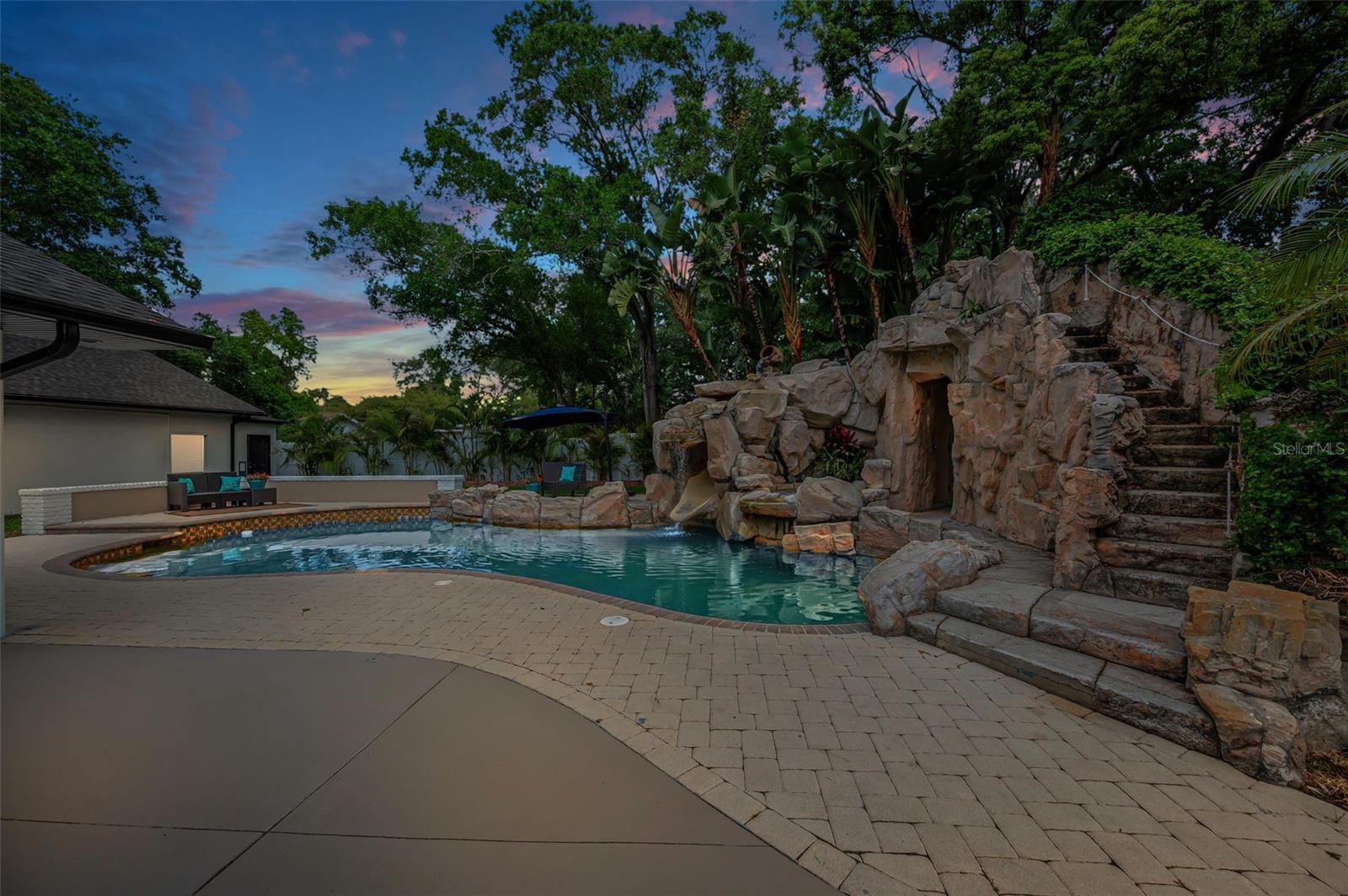 LAKESIDE TERRACE - Residential