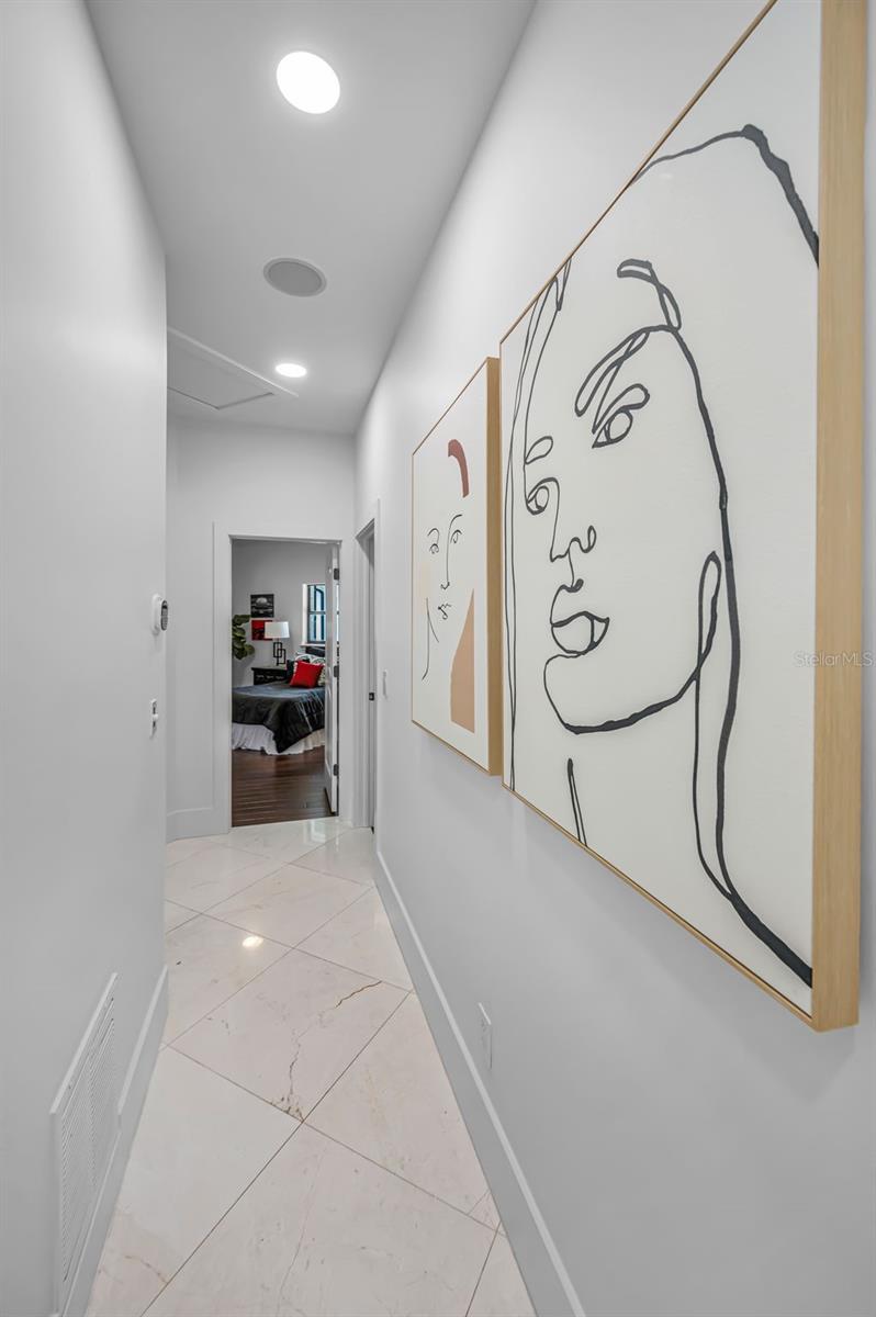 LAKESIDE TERRACE - Residential