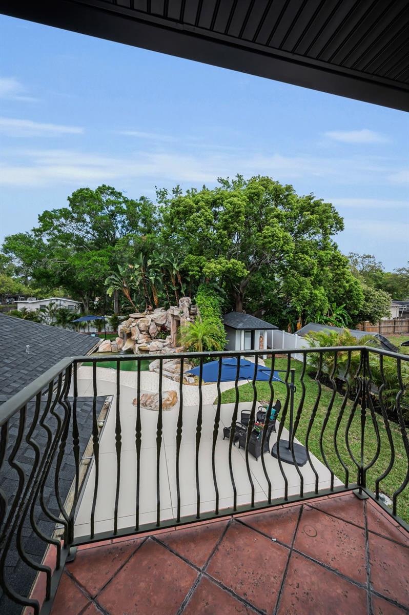 LAKESIDE TERRACE - Residential